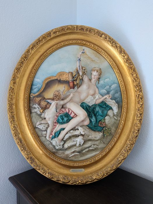 Quadro Alto-Relevo Porcelana Capodimonte - Vénus e Cúpido (65x55 cm)