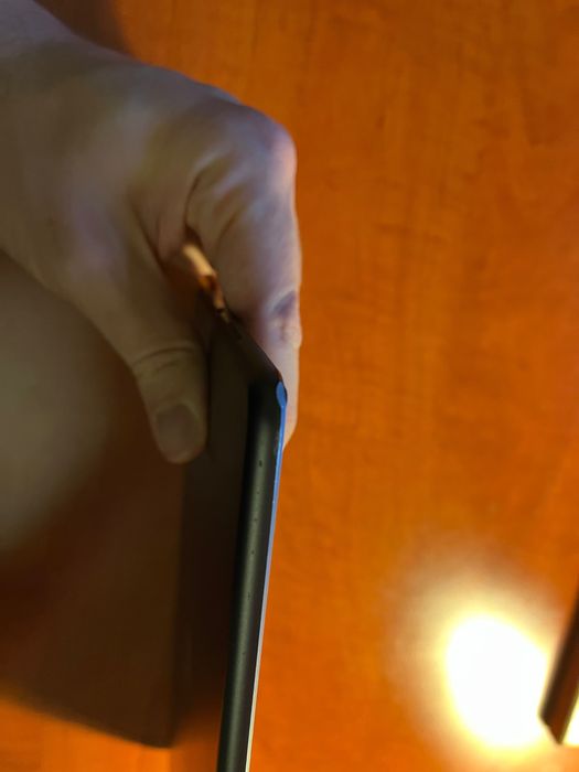 iPad Air 3 Gen 256 GB lekko uszkodzony