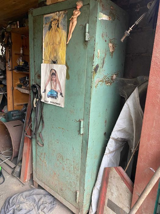 Сейф с ключем. самовывоз 100 дол