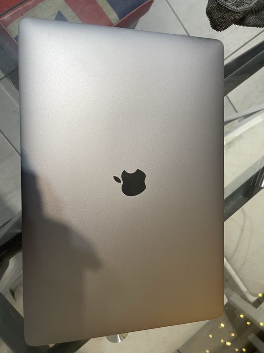 Macbook pro 2018 stan idealny
