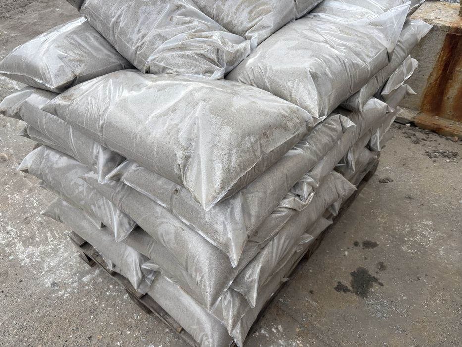 Piasek do piaskowana trawnika w workach 25kg piasek rzeczny fr. 0,05-2,0mm