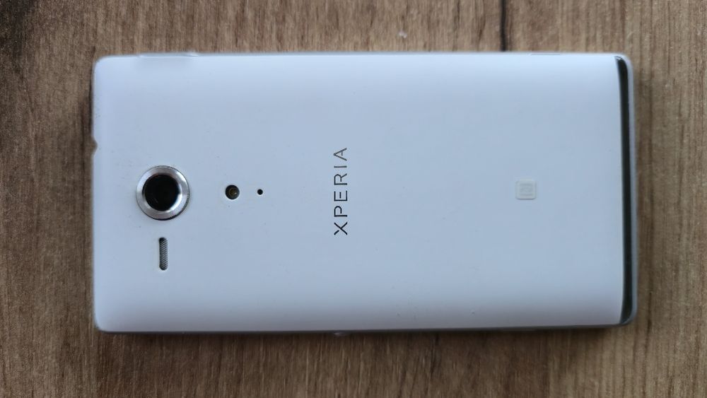 Smartfon Sony xperia SP biały + zestaw słuchawkowy MH410c
