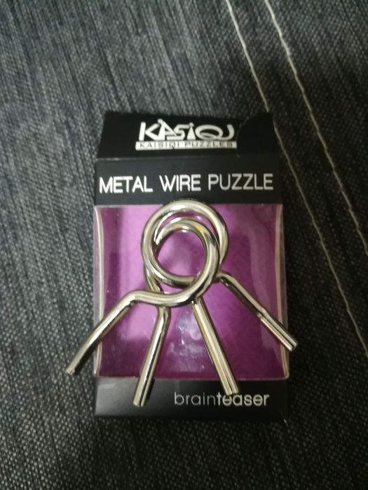 Головоломка металлическая.