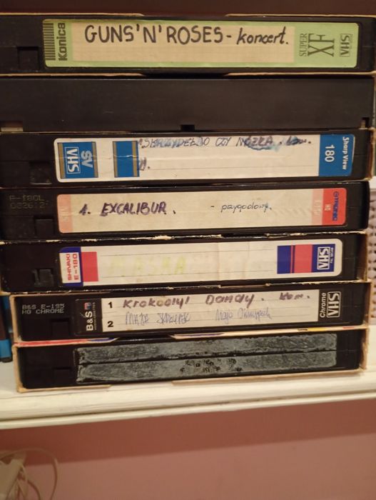 15 kaset VHS nagrane