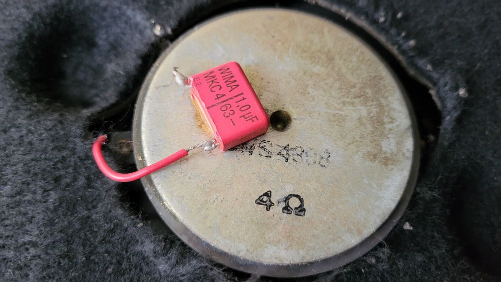 4 głośniki z tylną półką samochodową lub na odwrót