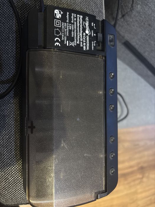 Uniwersalna ładowarka do akumulatorków NiMH NiCD