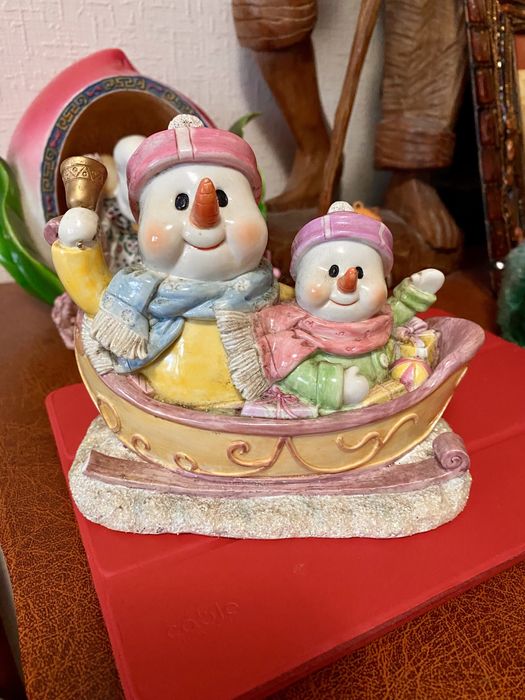 Новогодняя статуэтка снеговики в санях, новорічна статуетка