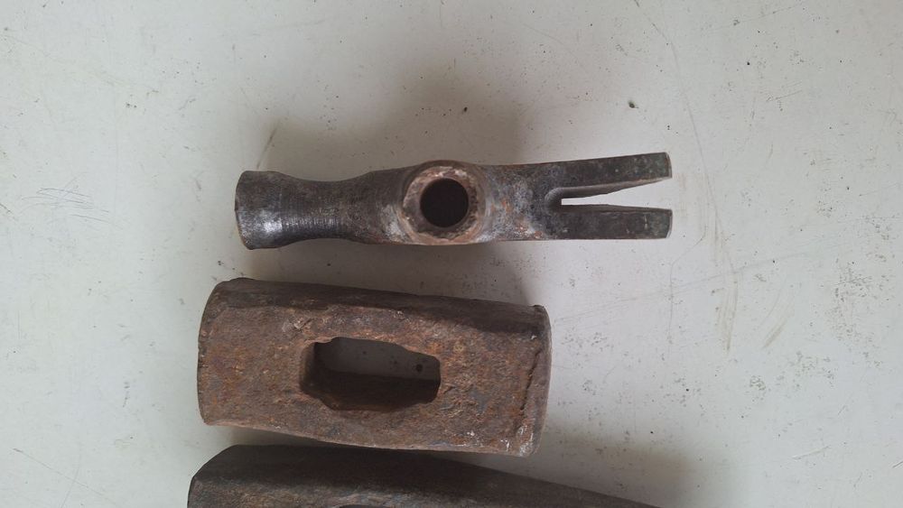 Отвес, молотки, гвоздодер