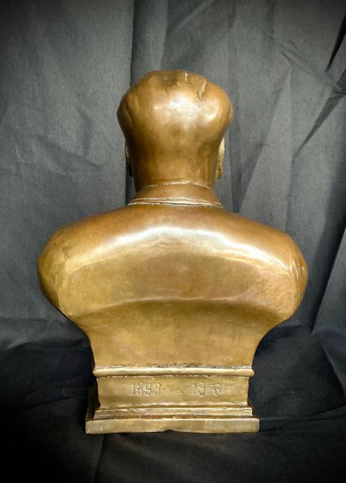 Busto em bronze de Mao Tse Tung