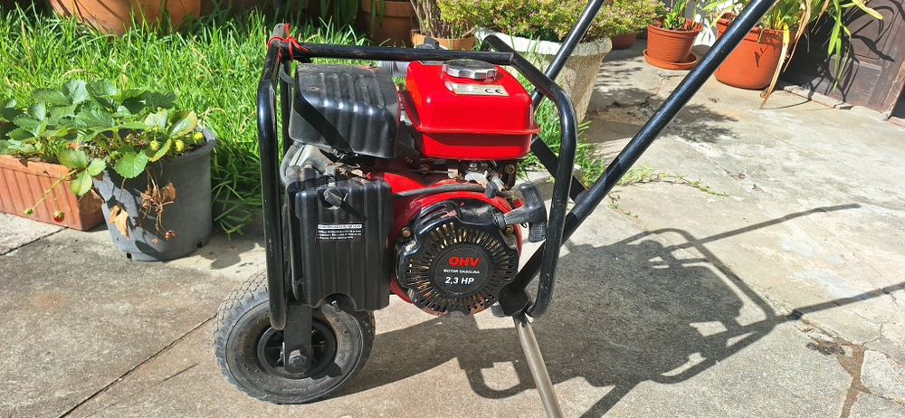 Motobomba com carrinho amovível