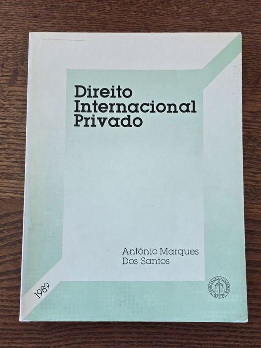 Livros jurídicos / Direito/ 1 = 5€ / 10 = 40€