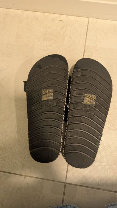 Брендові шльопаці DeeZee