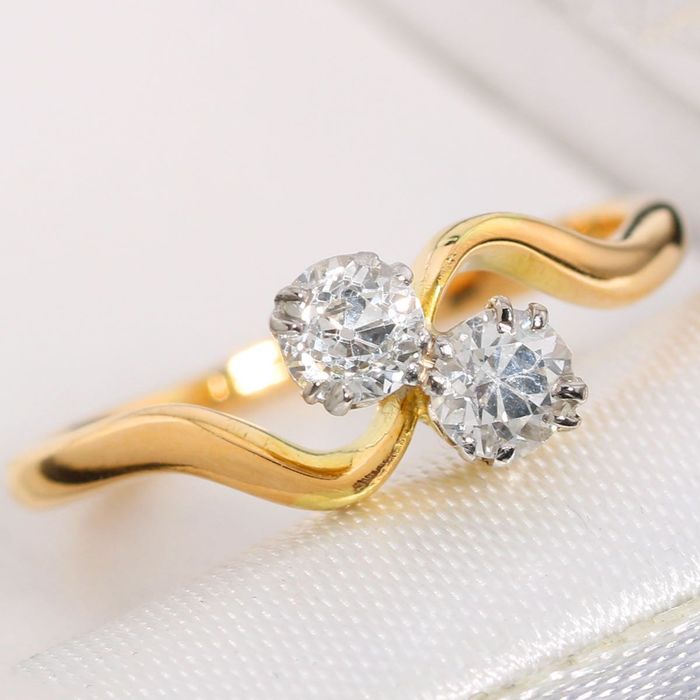 Złoty pierścionek z dwoma brylantami 0.53ct w starym szlifie antyk 18K