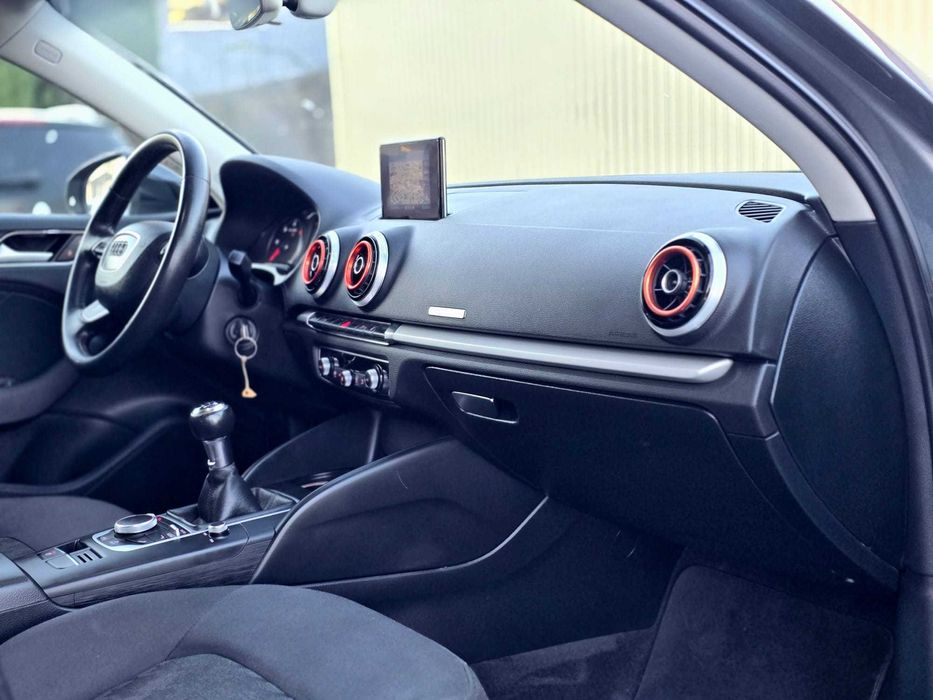 AUDI A3 LIMOUSINE S LINE 1.6TDI 110CV "LOOK RS3"