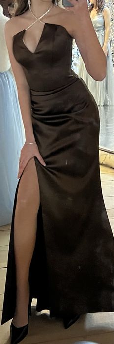 Атласна вечірня сукня