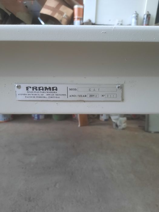 Mesa de apoio a máquina de dar cola