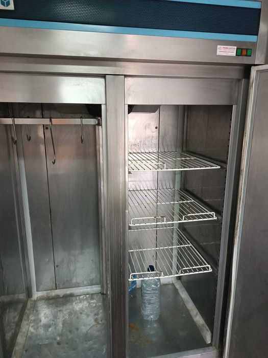 Frigorífico Industrial de inox com dupla porta. Talho