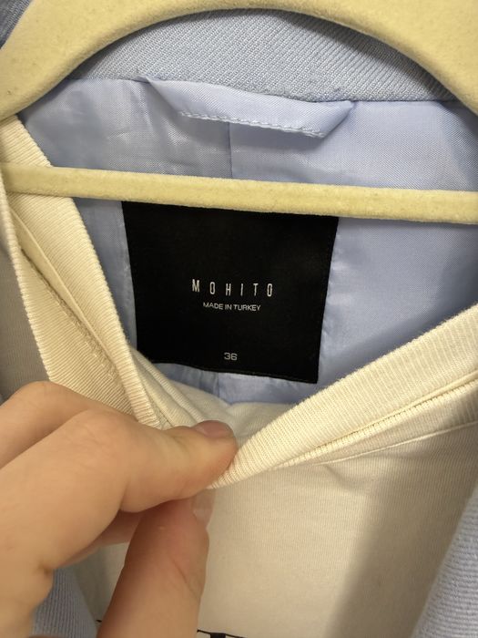 Світло голубий костюм від Mohito