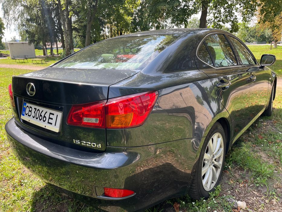 Продам Lexus is 220d