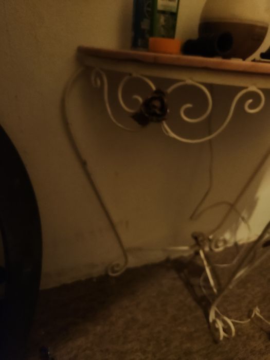 Mesinha antiga de ferro