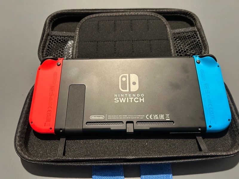 Nintendo Switch Neon Vermelho Azul com Dock, Capa e 3 Jogos