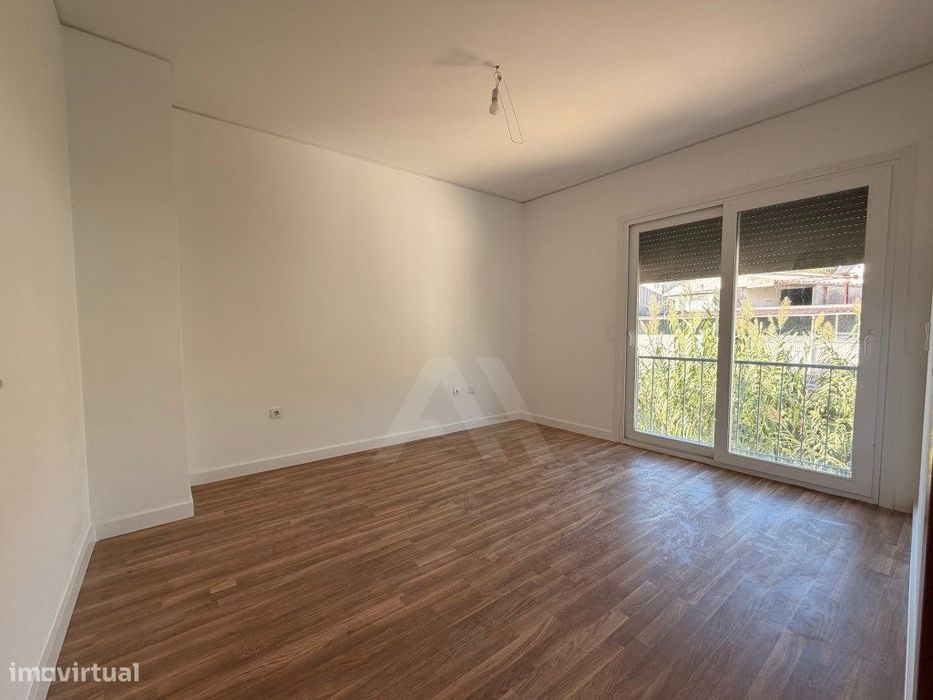 Moradia T4 em Mina de Água, Amadora