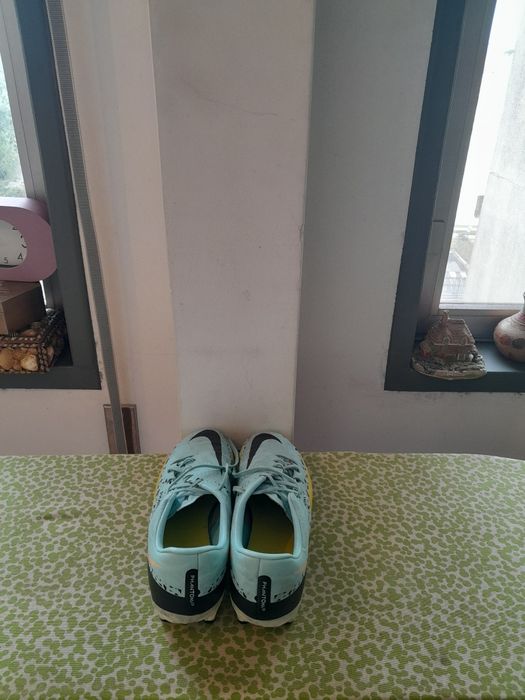 Vendo Chuteiras NIKE muito bonitas como novas