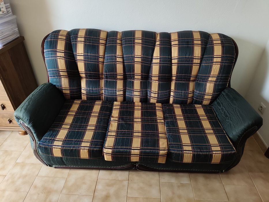 2 Sofás-cama 3 lugares – muito confortáveis – excelente estado