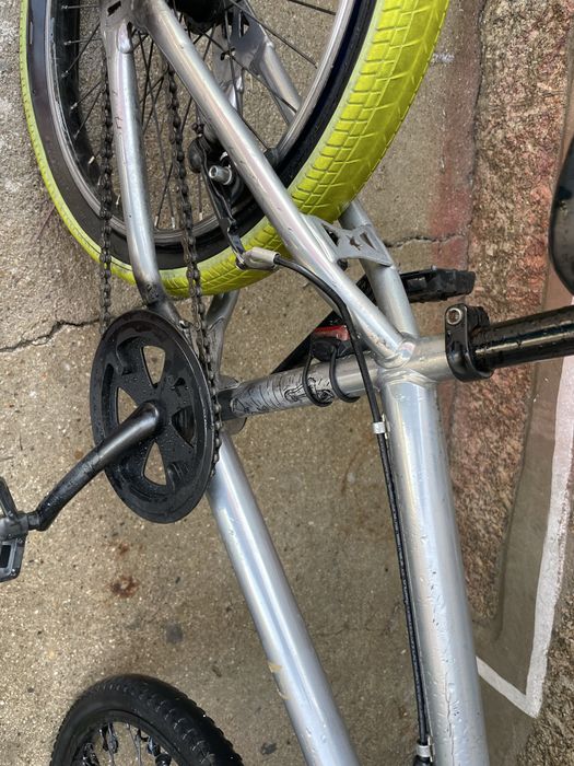 vendo bmx e uma bike de truques