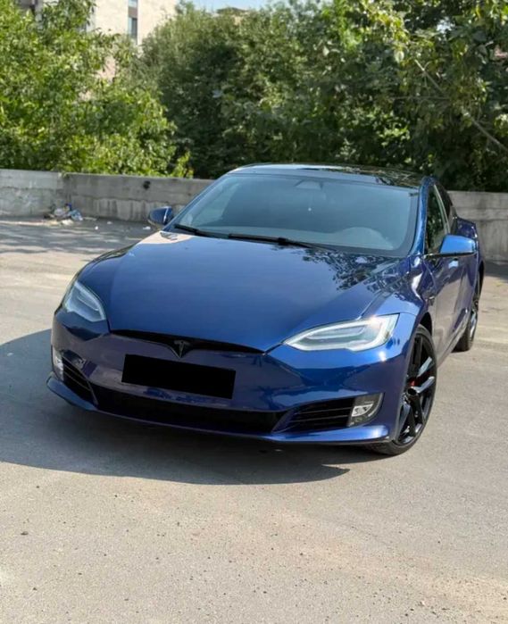 Tesla Model S 2018