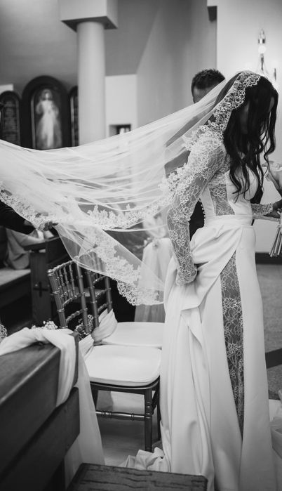 Suknia ślubna z francuską koronką, długi rękaw dodatkowy tren