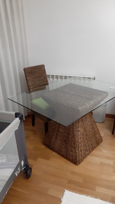 Mesa / secretária e cadeira