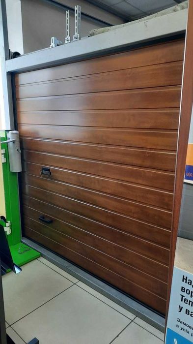 Ворота секционные в гараж (гаражные) Б/У ДНЕПР