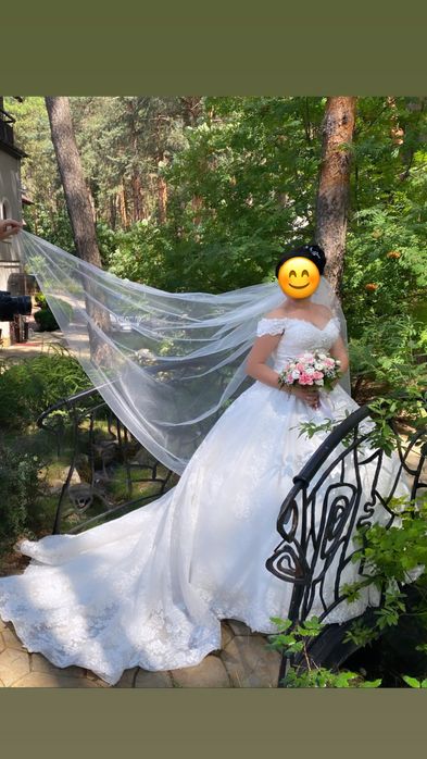 Весільна сукня