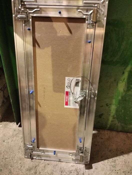 Drzwiczki rewizyjne wyciagane