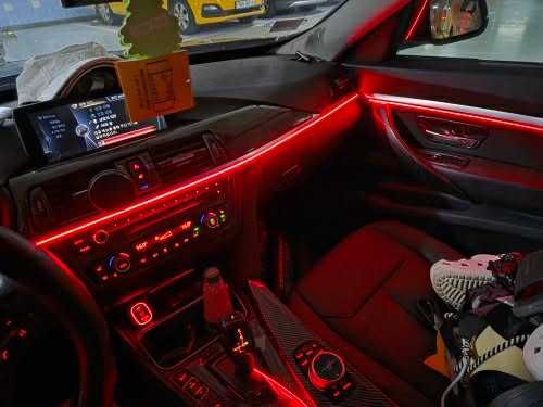 Oświetlenie LED Ambient Light do samochodu – zestaw podświetlenia wnętrza Premium