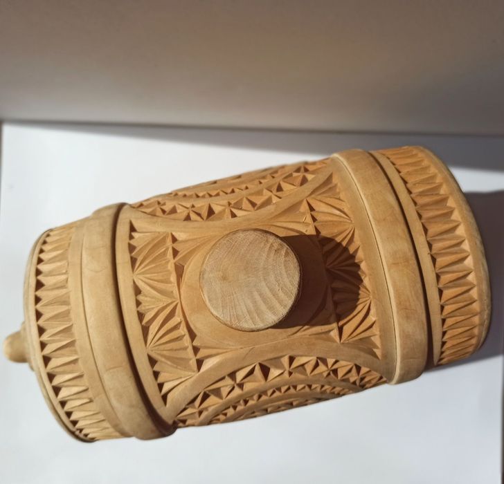 Декоративно-интерьерный деревянный бочонок на подставке