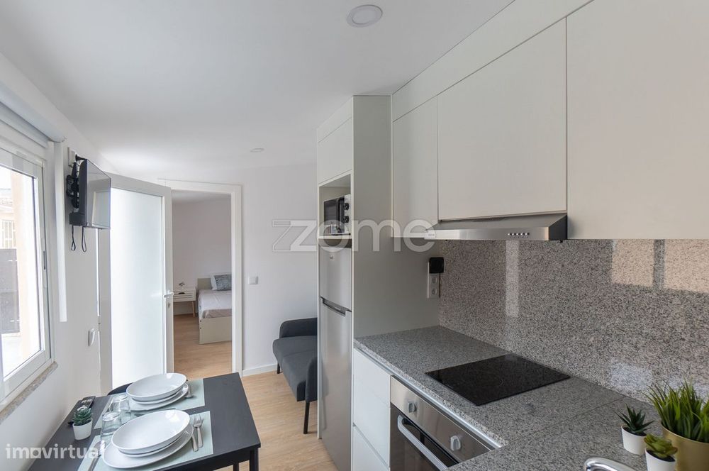 Conjunto de 3 casas independentes em Canelas