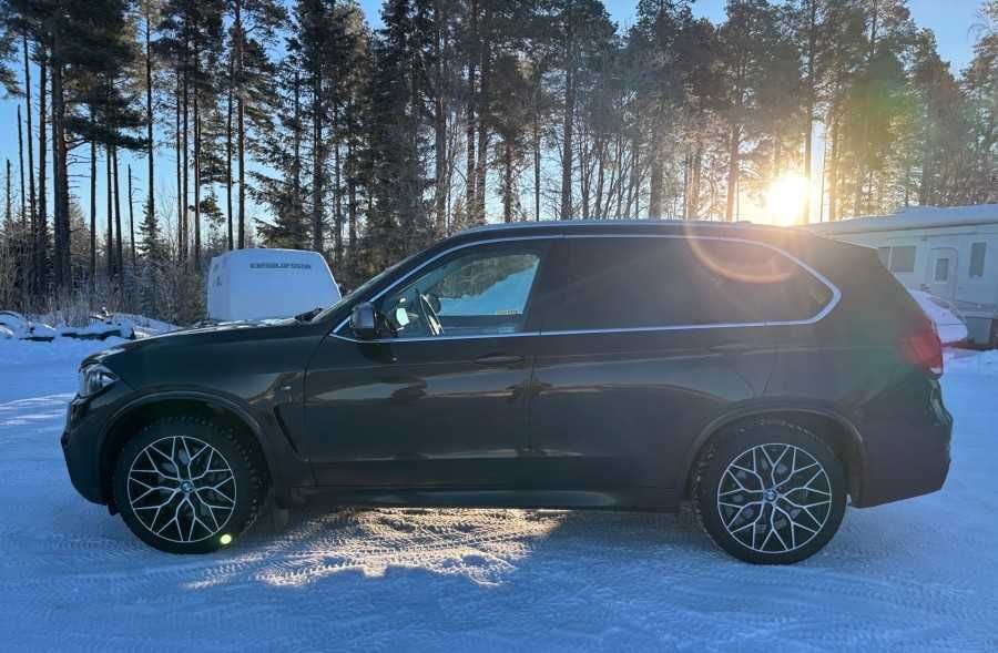 У продажі авто з ЄС BMW X5 M50D 2015 року