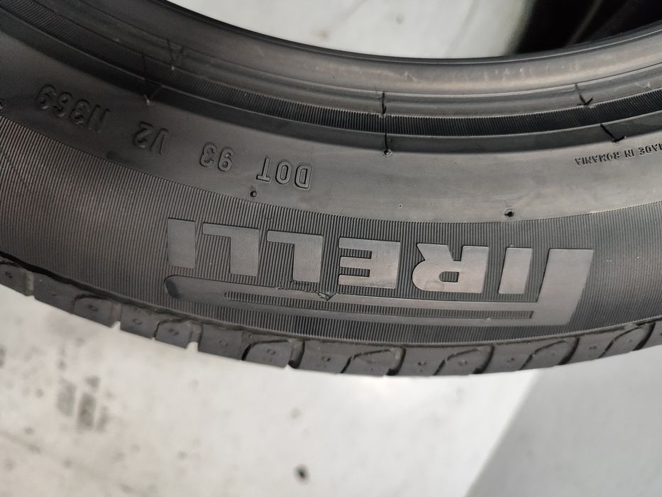 2 pneus semi novos Pirelli 245/50R18 100W RTF Oferta dos Portes