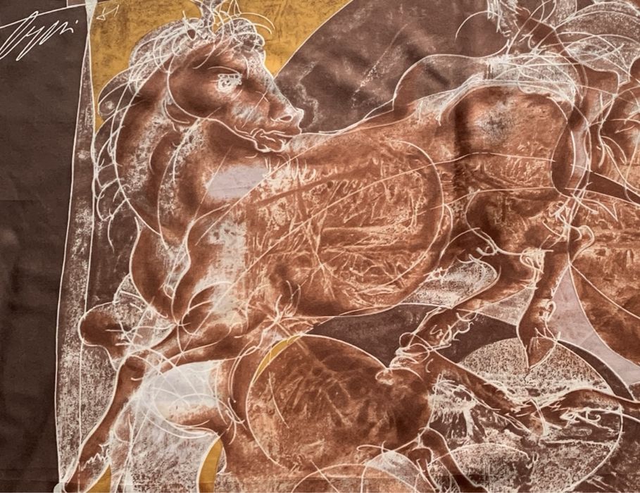 Jedwabna apaszka o bardzo dynamicznym artystycznym wzorze -motyw koni