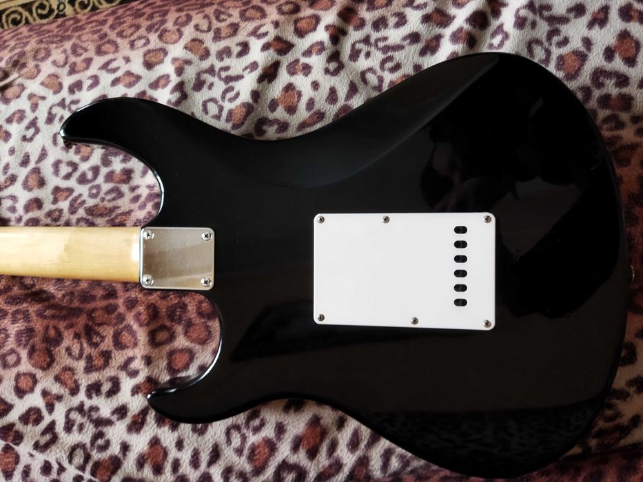 Продам электрогитару Yamaha EG-112 + кейс Warwick RockCase