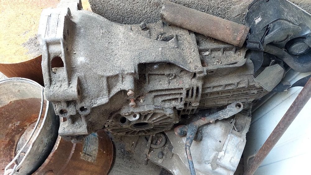 Продам дві коробки передач руч,на ауді 80  б3/4.