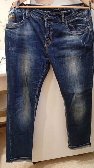 Джинси бойфренди