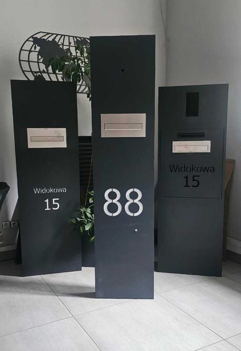 Aluminiowy słupek multimedialny, multibox - WYCIĘCIE NR DOMU GRATIS