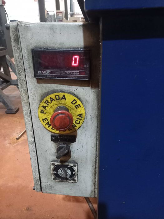 Máquina de roscar hidráulica CBS