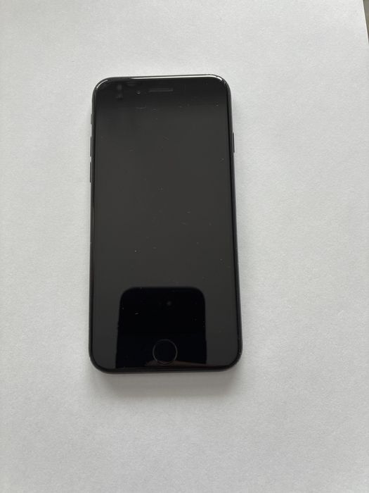 Sprzedam iPhone SE (3. generacja) z 2022 roku,
