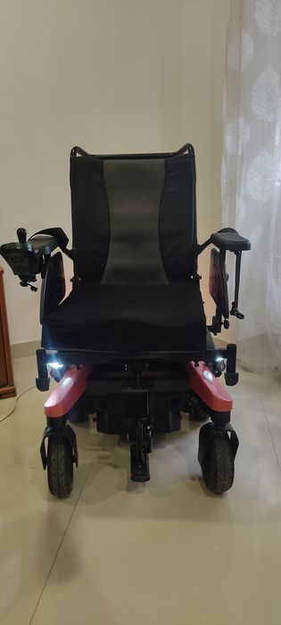 Cadeira de rodas elétrica invacare
