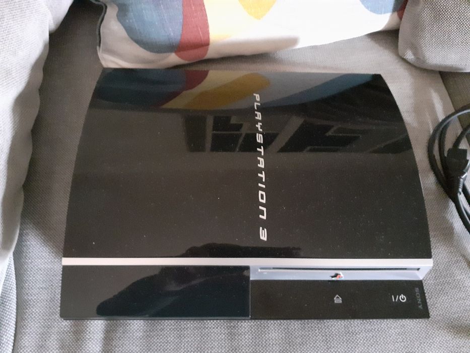 PS3 e cabo de ligacao usados