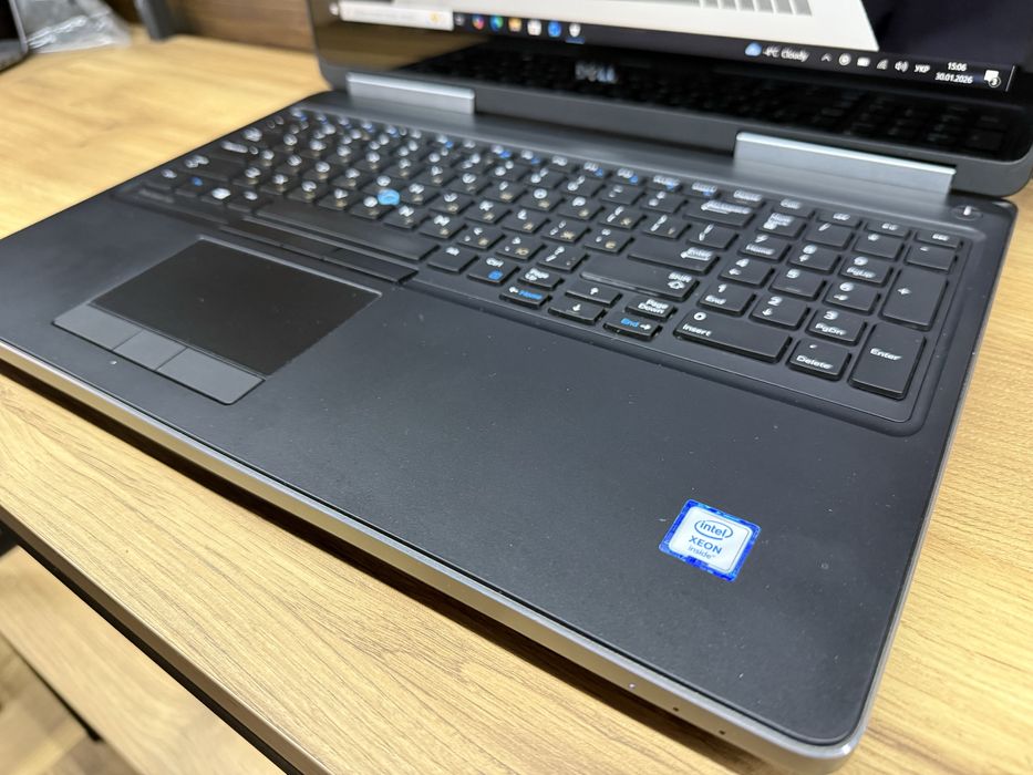 Dell Precision7520 M2200 4GB 15,6"IPS  XeonE3-1505v6/16GB/M2 256GB/16%